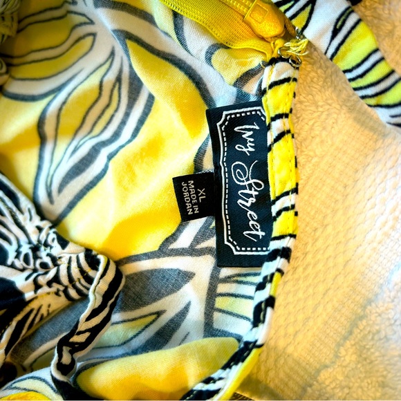 Ivy Street Asymmetrical Legs Spaghetti Straps XL Jumpsuit - Picture 7 of 11